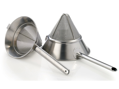 Spidssigte Rustfrit med fint net 24 cm.