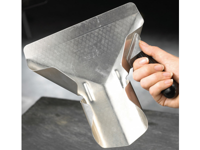 Pommes-frites skovl til posefyldning