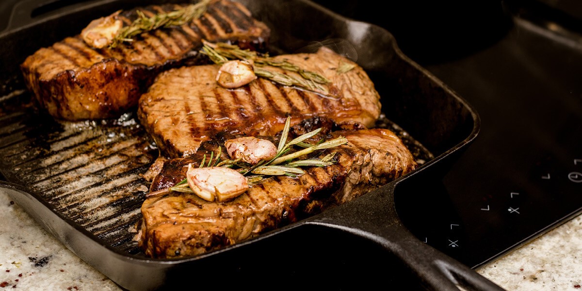 Førstegangsbehandling og vedligeholdelse af støbejern - sådan gør du